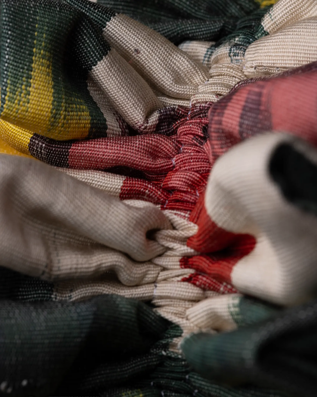 Berry, Butter, Cream und Hunter Ikat mit Sage Velvet